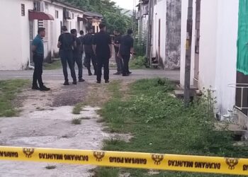 POLIS melakukan siasatan di lokasi penemuan mayat wanita dalam sebuah longkang di Taman Perpaduan, Bakar Arang di Sungai Petani.
