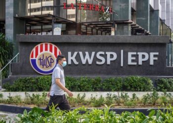 Seramai 5.8 juta pencarum dilaporkan tinggal baki duit kurang RM10,000 dalam akaun KWSP. - GAMBAR HIASAN