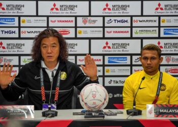 KIM Pan Gon memberi sokongan moral kepada Faisal Halim selepas pemain Harimau Malaya itu disimbah asid pada Ahad lalu.