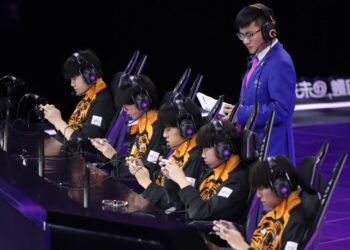 PASUKAN Arena of Valor (AOV) ketika beraksi menentang Vietnam di peringkat separuh akhir.