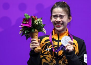 ATLET Wusyu negara Tan Cheong Min tidak dapat menahan kesedihan selepas tidak mampu menyumbang emas buat Malaysia pada Sukan Asia Hangzhou 2023, semalam.-BERNAMA