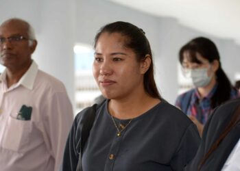 LOH Siew Hong hadir di Mahkamah Tinggi Kuala Lumpur bagi keputusan permohonan MAIPs untuk memberi didikan agama kepada tiga anak mualaf. UTUSAN/SYAKIR RADIN.
