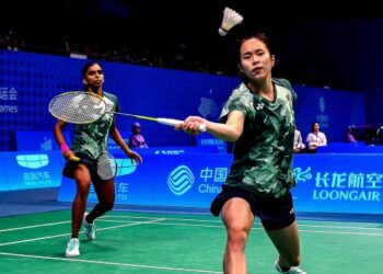 PEARLY Tan-M. Thinaah menewaskan pasangan India, Treesa Jolly-Gayatri Gopichand Pullela, 19-21, 21-17, 21-15 pada perlawanan pusingan pertama Terbuka Denmark 2024, hari ini.