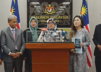 MAS Ermieyati Samsudin pada sidang akhbar di Parlimen semalam yang mendedahkan beberapa kerugian termasuk perolehan vaksin sehingga RM505 juta akibat vaksin tamat tarikh luput.