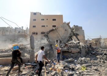 Gaza makin genting apabila bekalan elektrik, air dan internet disekat oleh zionis Israel.