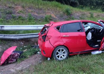 KEADAAN kereta dan mayat Tengku Shaharulhisham Tengku Yahya yang maut dalam kemalangan di di Kilometer 314.5, Lebuhraya Pantai Timur 2 (LPT2), berhampiran Plaza Tol Kerteh,Kemaman, petang semalam. 