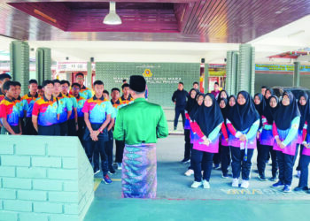 Kepelbagaian latar belakang pelajar MRSM mampu memupuk nilai-nilai positif dalam pergaulan untuk saling hormat-menghormati, bantu-membantu dan mengikis rasa rendah diri mahupun sombong dalam kalangan pelajar.
