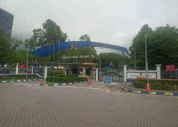 INDIVIDU  itu dipanggil polis bagi memberi keterangan berhubung dakwaan gangguan seksual di Ibu Pejabat Polis Daerah (IPD) Putrajaya. - UTUSAN/ MOHD HUSNI MOHD NOOR
