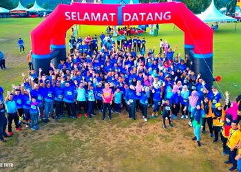 SEBAHAGIAN peserta larian Larian Monsoon Run Kinabalu Hill Jengka 12 di Felda Jengka 12 di Maran, Pahang.
