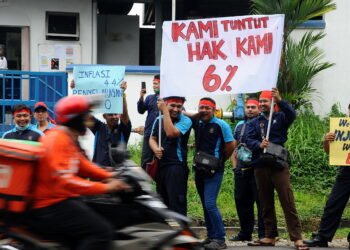 GAJI progresif, perlindungan sosial serta
beberapa isu kritikal pekerjaan negara pada
ketika ini merupakan keutamaan para pekerja
di Malaysia yang memerlukan perhatian. –
UTUSAN/RAJA JAAFAR ALI