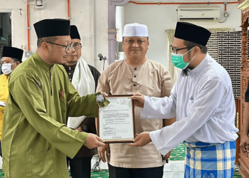 TUANKU Syed Faizuddin Putra Jamalullail berkenan berangkat menyempurnakan Program Hijrah Minda MAIPs bilangan pertama tahun ini yang telah dianjurkan oleh MAIPs dengan kerjasama JAIPs di Masjid Jabal A’la Kampung Melayu, Kaki Bukit.-UTUSAN
