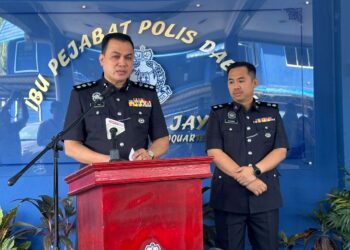 KETUA Polis Daerah Petaling Jaya, Asisten Komisioner Shahrulnizam Jaafar@Ismail (kiri) ketika sidang akhbar di IPD PJ hari ini.