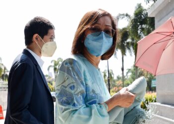 NA'IMAH Abdul Khalid hadir di Mahkamah Tinggi Kuala Lumpur bagi mendengar keputusan permohonan untuk mendapatkan pasportnya secara kekal. - UTUSAN/SHIDDIEQIIN ZON