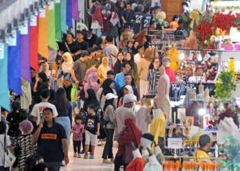 MENGUASAI literasi kewangan bukan sahaja membantu dalam kehidupan seharian, tetapi juga memberi peluang untuk mencapai kestabilan kewangan jangka panjang.