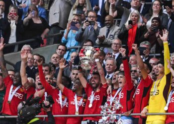 PEMINAT Manchester UNited berpeluang memenangi lapan tiket  tajaan penuh ke Old Trafford menerusi peraduan Malaysia Airlines.