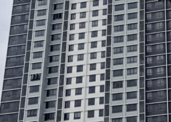 RUMAH bertingkat dibina tanpa balkoni dan masih menjadi pilihan pembeli. - GAMBAR MEDIA SOSIAL