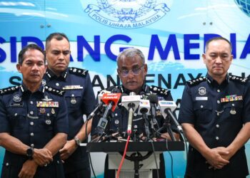 Pengarah Jabatan Siasatan Jenayah Komersial (JSJK) Bukit Aman, Datuk Seri Ramli Mohamed Yoosuf dalam sidang akhbar hari ini.