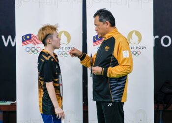 PEMAIN perseorangan profesional wanita negara, Goh Jin Wei (kiri) bakal dibimbing oleh pengarah kejurulatihan BAM, Rexy Mainaky menjelang Sukan Olimpik Paris 2024.