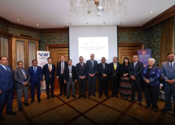 Steven Sim (tujuh dari kiri) bersama wakil negara-negara ASEAN pada sesi Perbincangan Pemimpin Dengan Pertubuhan Buruh Antarabangsa (ILO) di Geneva, semalam.