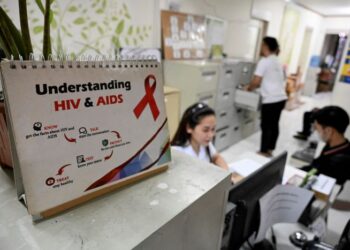STIGMA negatif terhadap pesakit HIV dan AIDS membantutkan usaha mencegah penularan penyakit itu. - GAMBAR HIASAN