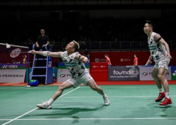 AARON Chia (kiri) dan gandingannya Soh Wooi Yik akan menghitung pertemuan sama ada menentang beregu No. 20 dunia, Liu Kuang Heng-Yang Po Han dari Taiwan atau pasangan ke-22 dunia, Hiroki Midorikawa-Kyohei Yamashita dari Jepun.