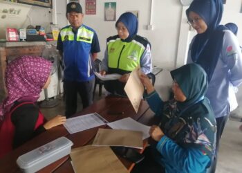FARIHAH Che Husin (tengah) ketika menyertai Ops Kesan Kebangsaan Peringkat Negeri Terengganu Tahun 2024 di Bukit Payung, Marang, hari ini. - UTUSAN/NOOR HAYATI MAMAT