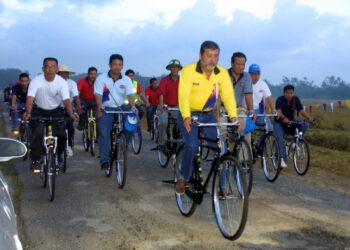 RAKYAT berpeluang beramah mesra dengan Sultan Ibrahim menerusi  Program Kembara Mahkota Johor yang diadakan pada setiap tahun.