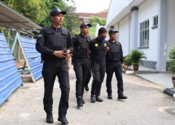 MUHAMMAD Alif Monjani mengaku tidak bersalah atas pertuduhan membunuh bekas penuntut Universiti Pendidikan Sultan Idris (UPSI), Nur Farah Kartini Abdullah.