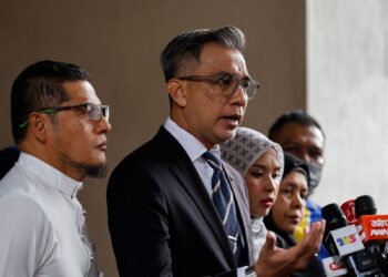 PEGUAM Fahmi Abd. Moin hadir ke Mahkamah Sesyen Petaling Jaya bagi proses mendengar prosiding sebutan kes Zayn Rayyan, di sini hari ini. - UTUSAN/SHIDDIEQIIN ZON