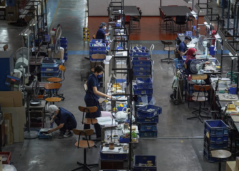 MAJIKAN memerlukan masa untuk mengambil bahagian dalam Dasar Gaji Progresif kerana bimbang kesan kenaikan kos yang boleh membebankan syarikat.