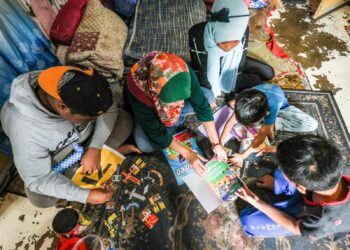 ANAK-anak autisme memerlukan kaedah pembelajaran khusus untuk membantu perkembangan mereka. - GAMBAR HIASAN
