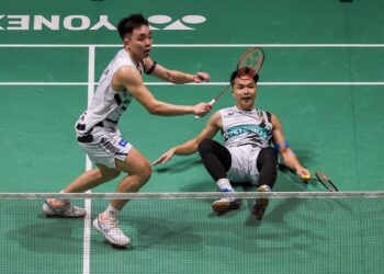 Arif Junaidi-Yap Roy King menewaskan pasangan Jepun, Kenya Mitsuhashi-Hiroki Okamura 21-5, 21-13 pada aksi pusingan pertama Kejohanan Badminton Dunia 2025 di Paris, Perancis, hari ini.