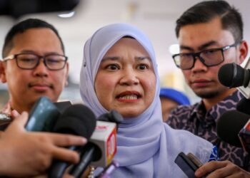 FADHLINA SIDEK