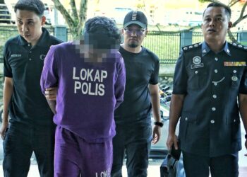 SEORANG lagi suspek lelaki kes culik remaja perempuan dibawa ke Mahkamah Majistret, Seremban, Negeri Sembilan untuk permohonan reman. - UTUSAN/MOHD. SHAHJEHAN MAAMIN
