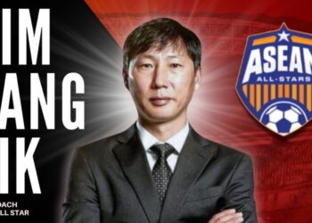 PENGENDALI Vietnam, Kim Sang-sik menjadi ketua jurulatih pasukan ASEAN All-Stars bagi menghadapi perlawanan berprestij menentang kelab gergasi Liga Perdana Inggeris, Manchester United.