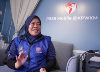 NOOR AMIRA MOHAMED YATIM ketika ditemui di Pusat Sokongan Sosial Setempat (PSSS) di Pusat Pemindahan Sementara (PPS), Masjid Putra Heights, hari ini. -UTUSAN/SADDAM YUSOFF