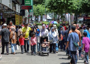 ANTARA adab atau susila yang paling mudah dalam kehidupan bermasyarakat adalah untuk menghormati hak mereka yang berada di persekitaran kita.