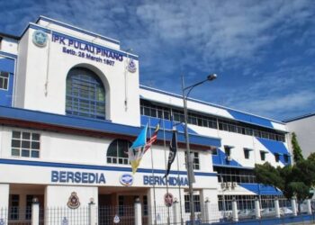 SEORANG anggota polis cedera parah dipercayai akibat tertembak dirinya sendiri dengan sepucuk pistol dalam satu kejadian di IPK Pulau Pinang, Pulau Pinang hari ini.-GAMBAR HIASAN