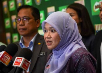FADHLINA SIDEK