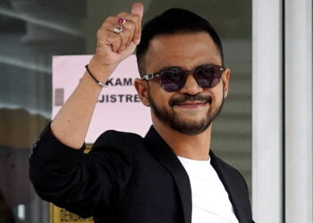 Pelakon dan pelawak, Along Cham ketika hadir bagi sebutan semula tiga pertuduhan memiliki dadah dan memasukkan dadah jenis kanabis di Mahkamah Majistret Sepang, di sini, semalam. - UTUSAN/ FAISOL MUSTAFA