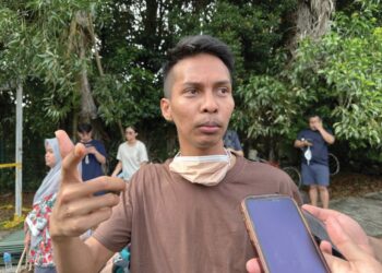 Jali Masari ketika menceritakan detik cemas menyelamatkan diri daripada kejadian letupan paip gas di Putra Heights, Puchong, kelmarin.