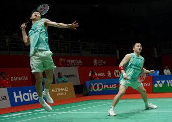 Beregu No. 2 dunia, Aaron-Wooi Yik dipaksa berhempas pulas sebelum melakar kemenangan ke atas pasangan Indonesia, Leo Rolly Carnando-Bagas Maulana 21-15, 26-24 dalam masa 45 minit di Glaz Arena.