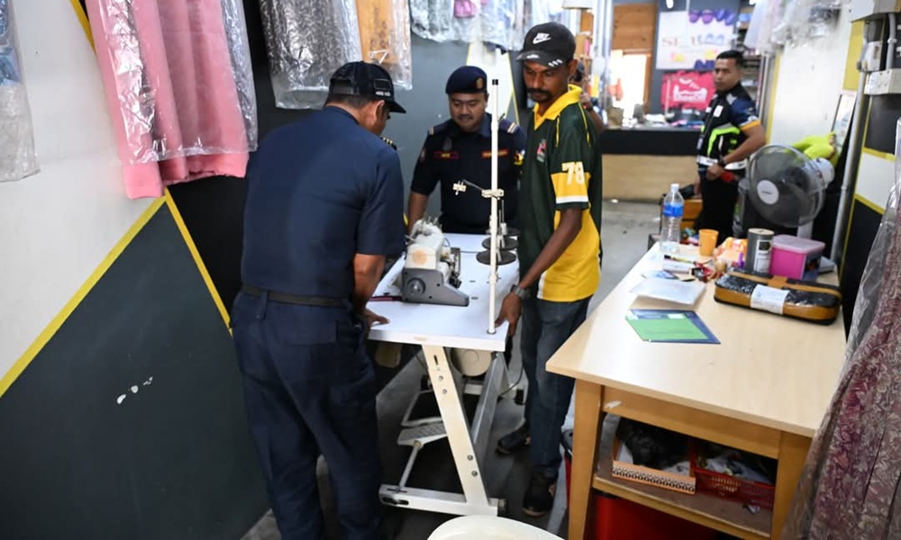 Kedai warga asing