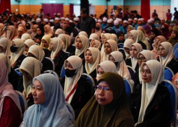 KITA tidak kekurangan guru yang berilmu tetapi kita kekurangan murid yang benar-benar bersedia untuk berguru dengan adab dan rendah hati.