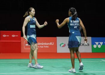 PEARLY Tan-M. Thinaah menewaskan gandingan Korea Selatan, Jeong Na Eun-Lee Yeon Woo 21-15, 21-19 pada aksi suku akhir Terbuka Jepun di Gimnasium Metropolitan Tokyo, hari ini.