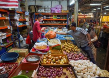 Kenaikan sesetengah barang akibat SST turut dirasai oleh mahasiswa universiti. - GAMBAR HIASAN