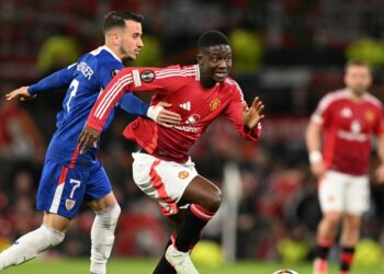 Kobbie Mainoo kini menjadi pilihan Michael Carrick. - AFP