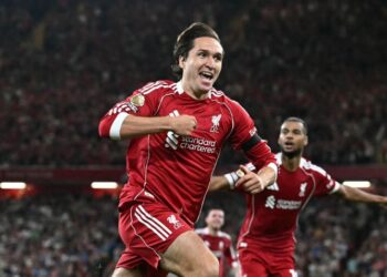 Penyerang Liverpool, Federico Chiesa meraikan jaringan gol menentang Bournemouth dalam aksi Liga Perdana Inggeris di Anfield, semalam. - AFP
