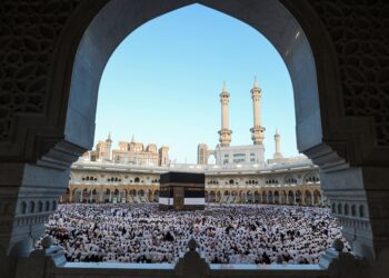 Umat Islam disaran menangguhkan tunai umrah dan haji sekiranya keselamatan terjejas susulan krisis Asia Barat.