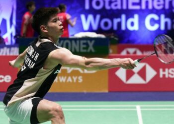 Leong Jun Hao menewaskan pemain Indonesia, Anthony Sinisuka Ginting 21-19, 5-21, 21-10 pada aksi pusingan pertama China Master di Shenzen Arena hari ini.
